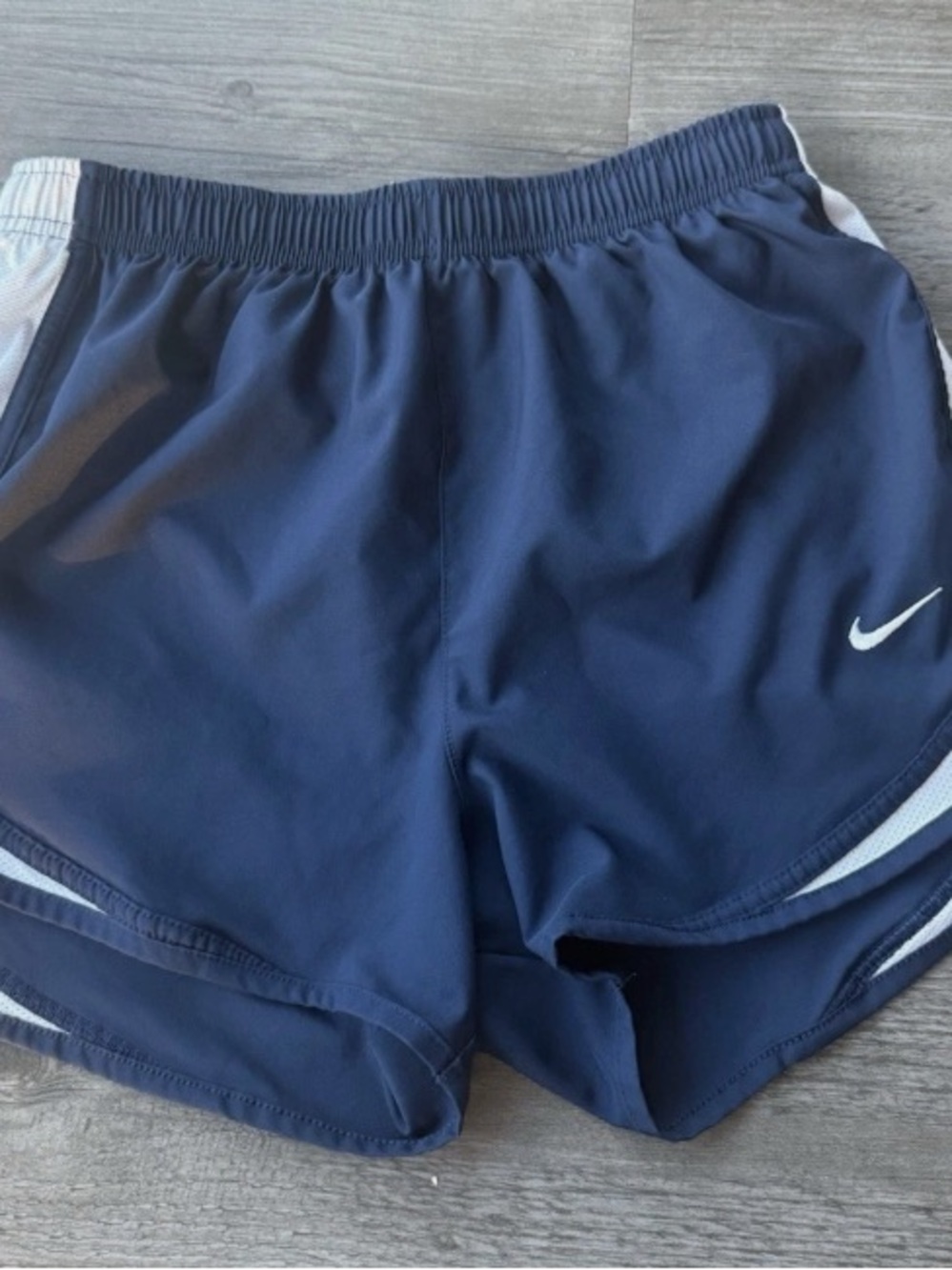 Women’s Nike Dri Fit Shorts Size Medium Navy & White Running Gym Athleisure Pant